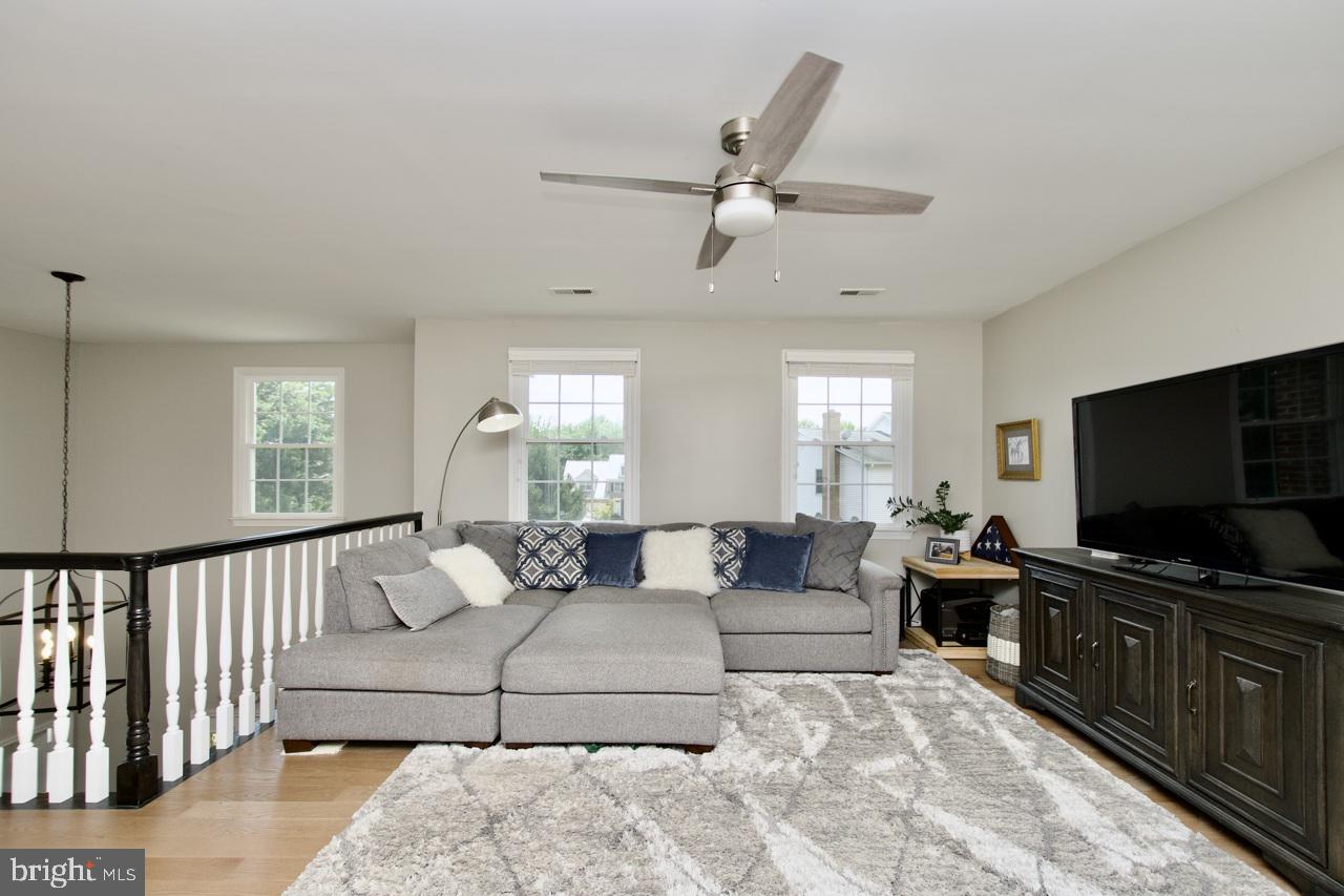5439 ASHLEIGH RD, FAIRFAX, Virginia 22030, 4 Bedrooms Bedrooms, 8 Rooms Rooms,3 BathroomsBathrooms,Residential,For sale,5439 ASHLEIGH RD,VAFX2257214 MLS # VAFX2257214