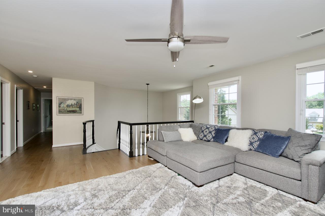 5439 ASHLEIGH RD, FAIRFAX, Virginia 22030, 4 Bedrooms Bedrooms, 8 Rooms Rooms,3 BathroomsBathrooms,Residential,For sale,5439 ASHLEIGH RD,VAFX2257214 MLS # VAFX2257214