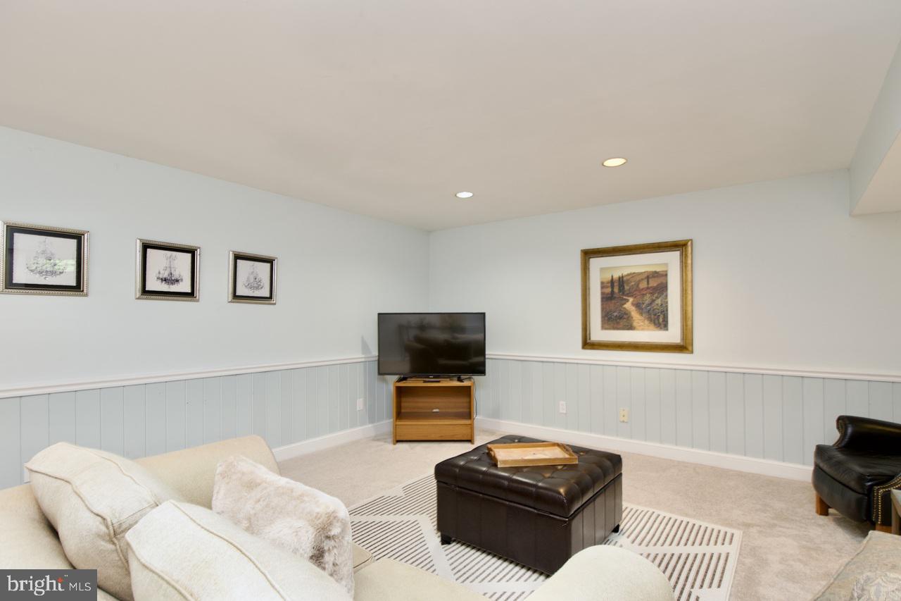 5439 ASHLEIGH RD, FAIRFAX, Virginia 22030, 4 Bedrooms Bedrooms, 8 Rooms Rooms,3 BathroomsBathrooms,Residential,For sale,5439 ASHLEIGH RD,VAFX2257214 MLS # VAFX2257214