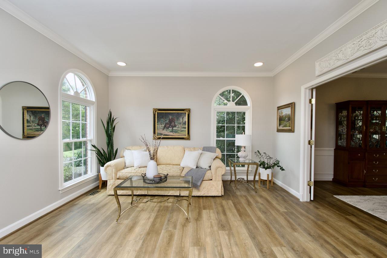 5439 ASHLEIGH RD, FAIRFAX, Virginia 22030, 4 Bedrooms Bedrooms, 8 Rooms Rooms,3 BathroomsBathrooms,Residential,For sale,5439 ASHLEIGH RD,VAFX2257214 MLS # VAFX2257214