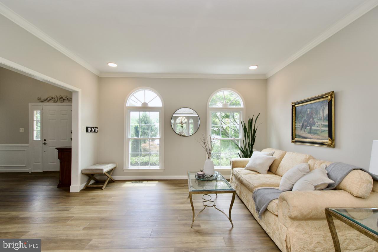 5439 ASHLEIGH RD, FAIRFAX, Virginia 22030, 4 Bedrooms Bedrooms, 8 Rooms Rooms,3 BathroomsBathrooms,Residential,For sale,5439 ASHLEIGH RD,VAFX2257214 MLS # VAFX2257214