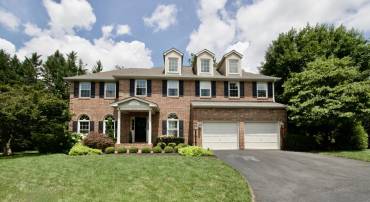 5439 ASHLEIGH RD, FAIRFAX, Virginia 22030, 4 Bedrooms Bedrooms, 8 Rooms Rooms,3 BathroomsBathrooms,Residential,For sale,5439 ASHLEIGH RD,VAFX2257214 MLS # VAFX2257214