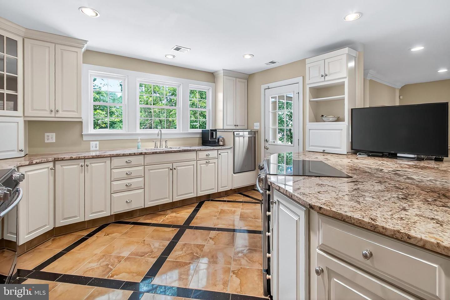 12118 DUMFRIES RD, MANASSAS, Virginia 20112, 6 Bedrooms Bedrooms, ,3 BathroomsBathrooms,Residential,For sale,12118 DUMFRIES RD,VAPW2099838 MLS # VAPW2099838