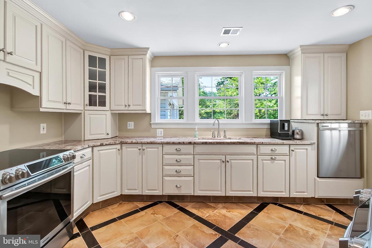 12118 DUMFRIES RD, MANASSAS, Virginia 20112, 6 Bedrooms Bedrooms, ,3 BathroomsBathrooms,Residential,For sale,12118 DUMFRIES RD,VAPW2099838 MLS # VAPW2099838