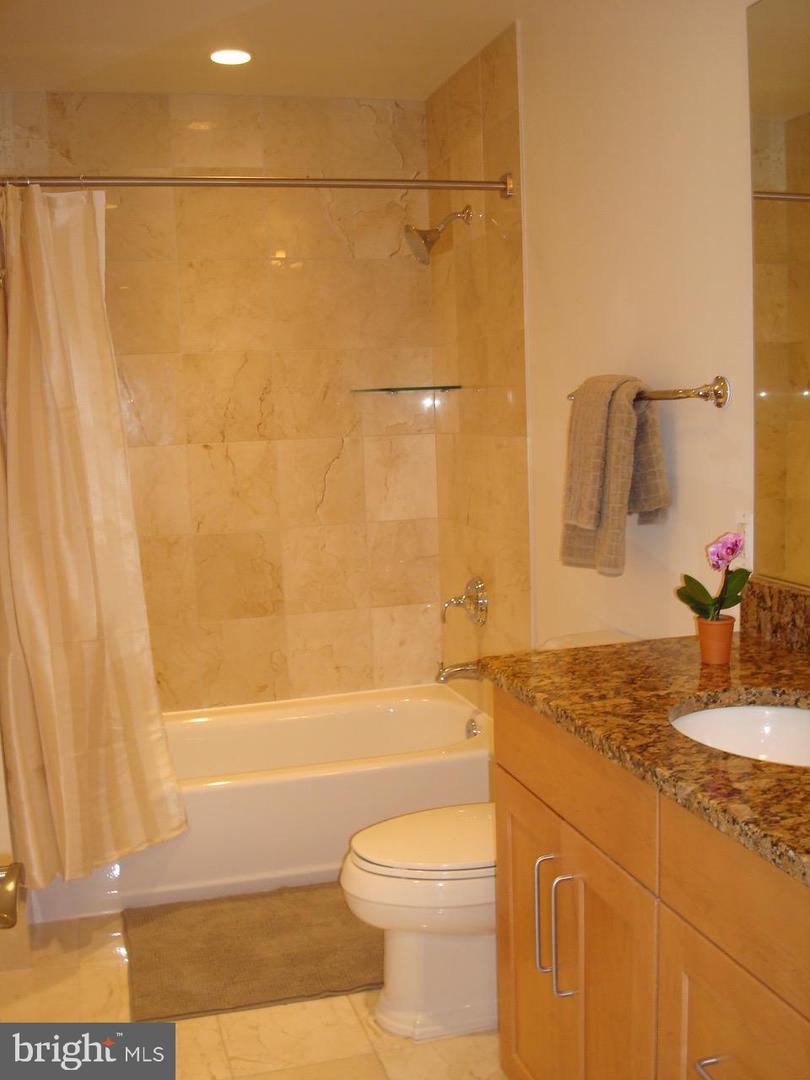 8220 CRESTWOOD HEIGHTS DR #418, MCLEAN, Virginia 22102, 1 Bedroom Bedrooms, ,1 BathroomBathrooms,Residential,For sale,8220 CRESTWOOD HEIGHTS DR #418,VAFX2257224 MLS # VAFX2257224
