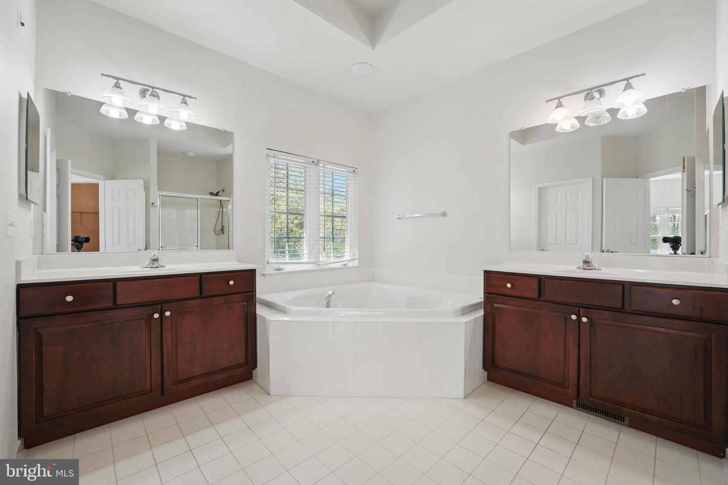 11402 CHIVALRY CHASE LN, SPOTSYLVANIA, Virginia 22551, 4 Bedrooms Bedrooms, ,4 BathroomsBathrooms,Residential,For sale,11402 CHIVALRY CHASE LN,VASP2034888 MLS # VASP2034888