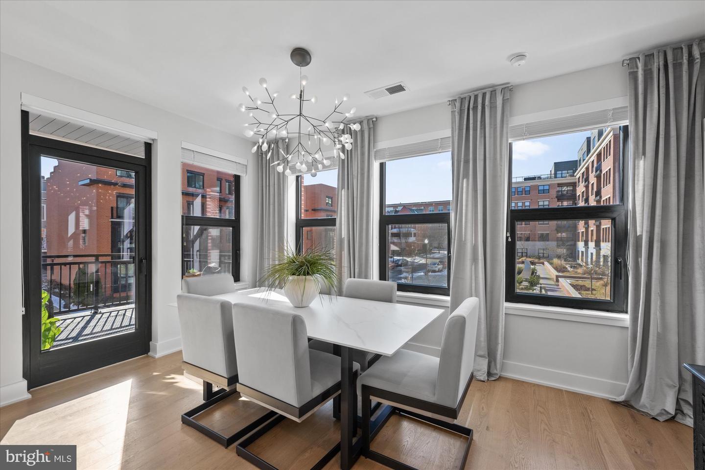 737 SWANN AVE #212, ALEXANDRIA, Virginia 22301, 2 Bedrooms Bedrooms, ,2 BathroomsBathrooms,Residential,For sale,737 SWANN AVE #212,VAAX2047800 MLS # VAAX2047800
