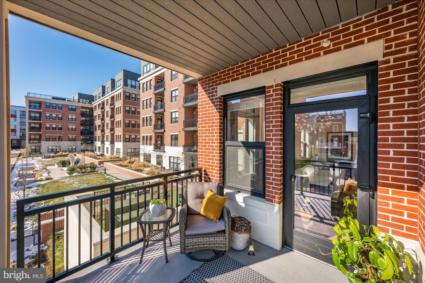 737 SWANN AVE #212, ALEXANDRIA, Virginia 22301, 2 Bedrooms Bedrooms, ,2 BathroomsBathrooms,Residential,For sale,737 SWANN AVE #212,VAAX2047800 MLS # VAAX2047800