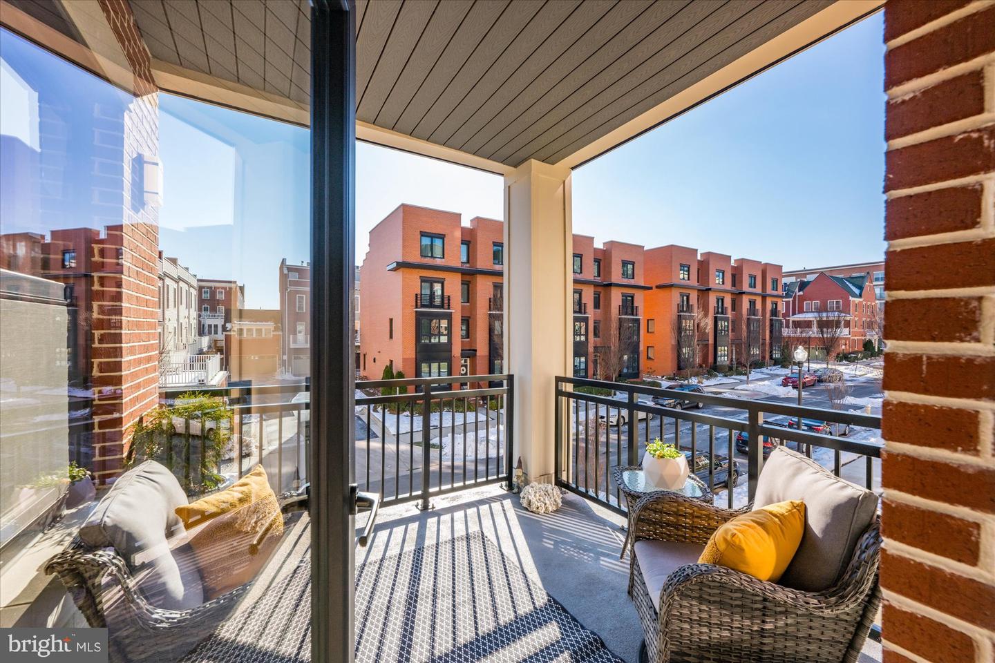 737 SWANN AVE #212, ALEXANDRIA, Virginia 22301, 2 Bedrooms Bedrooms, ,2 BathroomsBathrooms,Residential,For sale,737 SWANN AVE #212,VAAX2047800 MLS # VAAX2047800