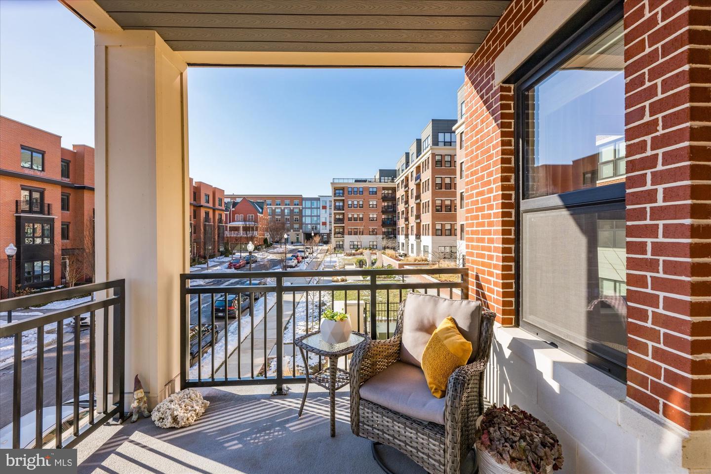 737 SWANN AVE #212, ALEXANDRIA, Virginia 22301, 2 Bedrooms Bedrooms, ,2 BathroomsBathrooms,Residential,For sale,737 SWANN AVE #212,VAAX2047800 MLS # VAAX2047800