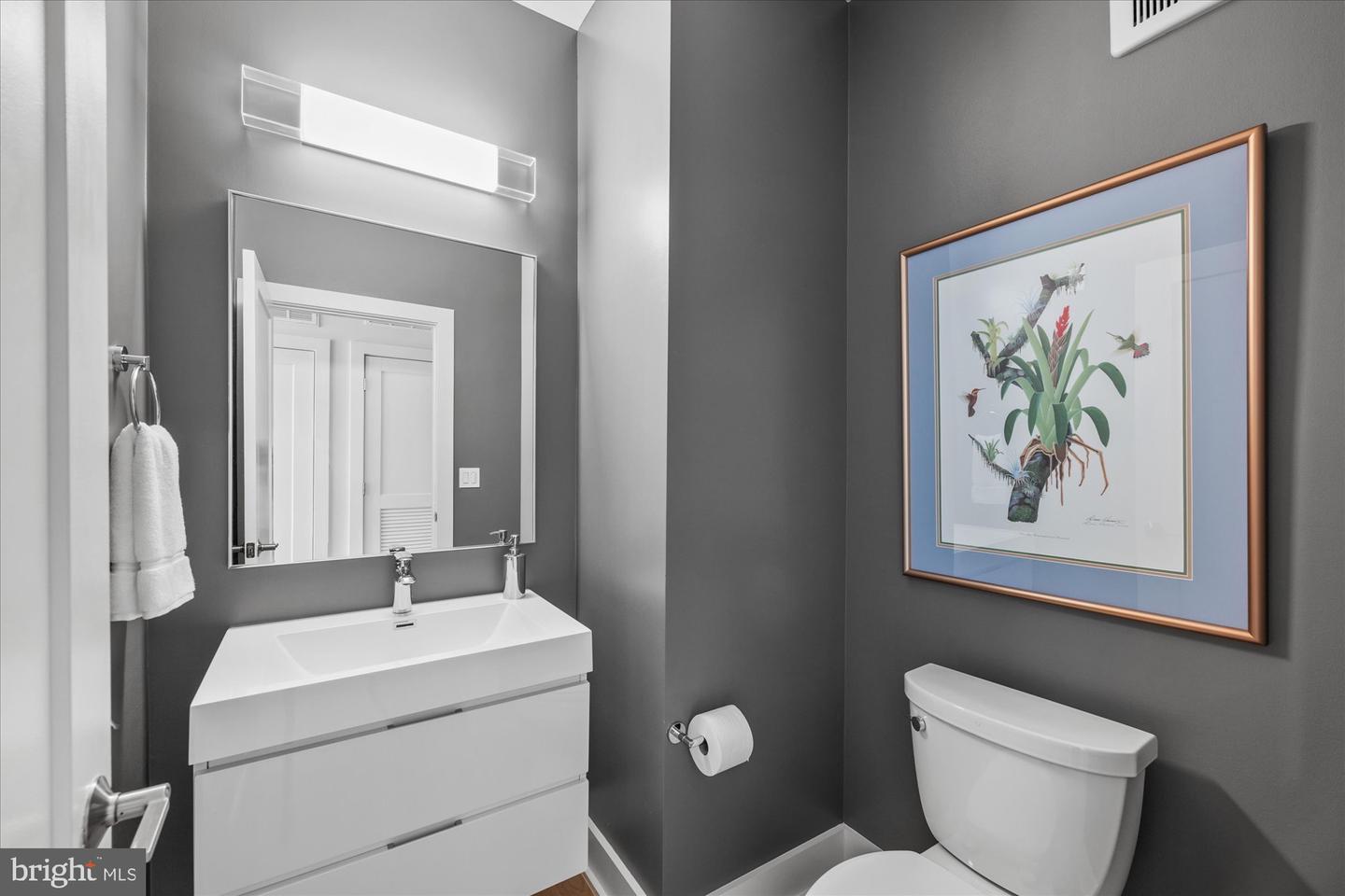 737 SWANN AVE #212, ALEXANDRIA, Virginia 22301, 2 Bedrooms Bedrooms, ,2 BathroomsBathrooms,Residential,For sale,737 SWANN AVE #212,VAAX2047800 MLS # VAAX2047800