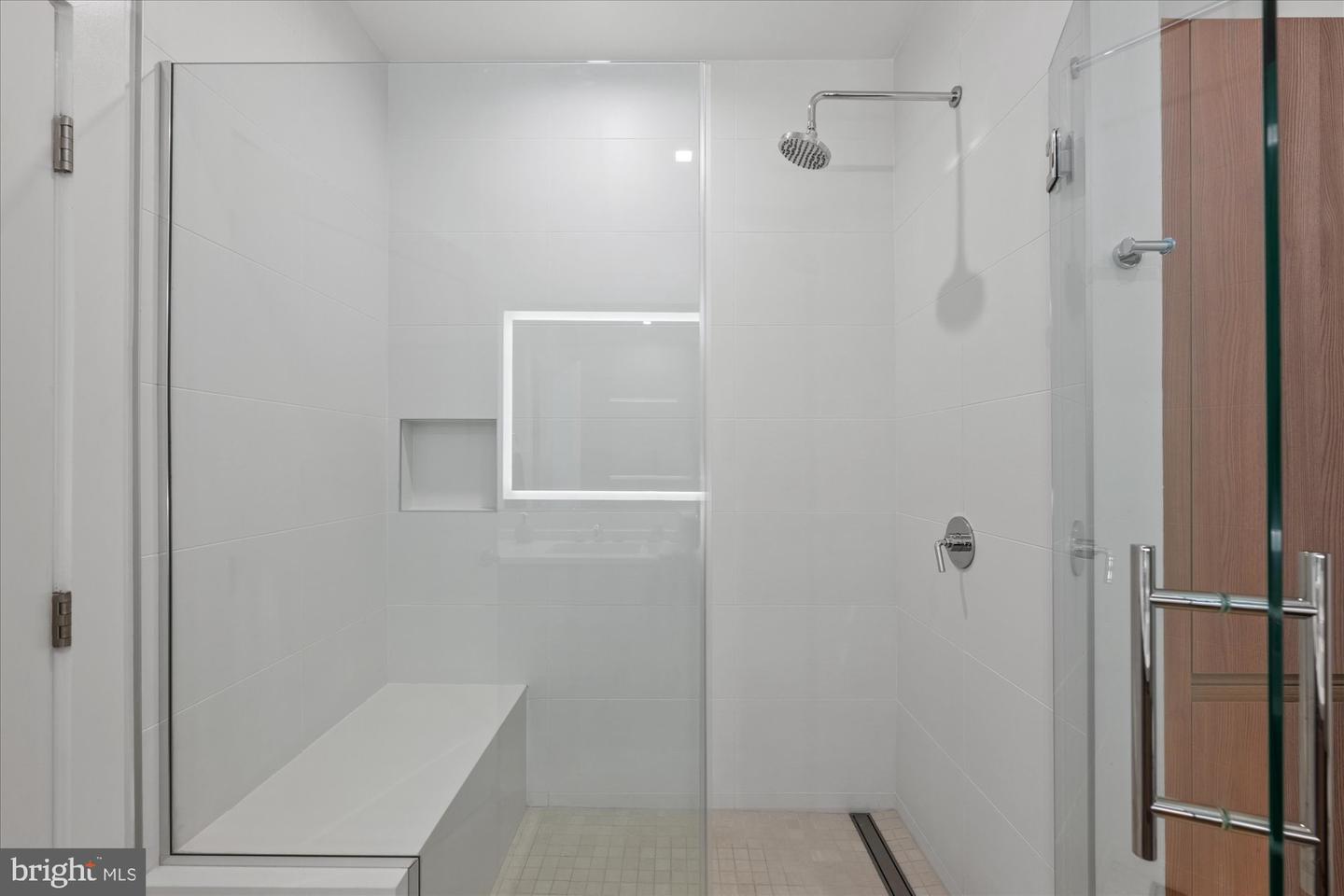 737 SWANN AVE #212, ALEXANDRIA, Virginia 22301, 2 Bedrooms Bedrooms, ,2 BathroomsBathrooms,Residential,For sale,737 SWANN AVE #212,VAAX2047800 MLS # VAAX2047800