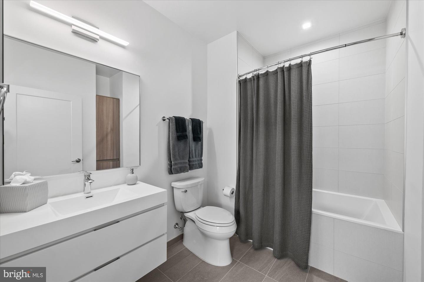 737 SWANN AVE #212, ALEXANDRIA, Virginia 22301, 2 Bedrooms Bedrooms, ,2 BathroomsBathrooms,Residential,For sale,737 SWANN AVE #212,VAAX2047800 MLS # VAAX2047800