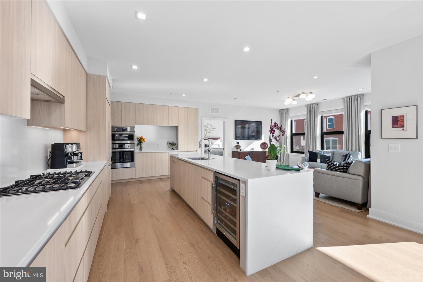 737 SWANN AVE #212, ALEXANDRIA, Virginia 22301, 2 Bedrooms Bedrooms, ,2 BathroomsBathrooms,Residential,For sale,737 SWANN AVE #212,VAAX2047800 MLS # VAAX2047800