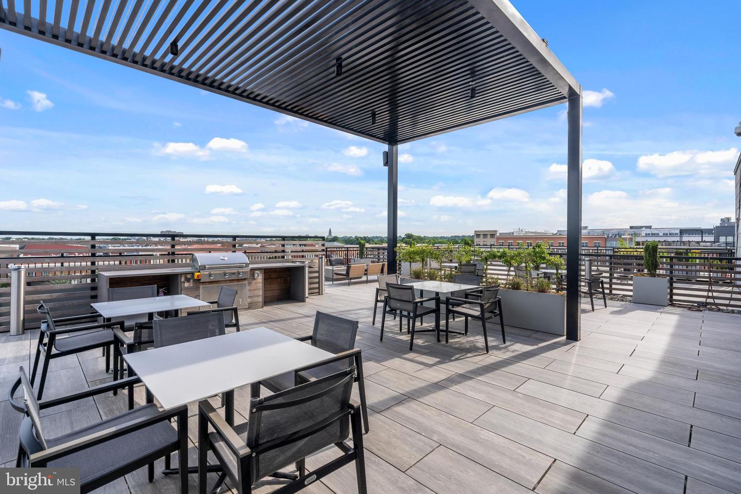 737 SWANN AVE #212, ALEXANDRIA, Virginia 22301, 2 Bedrooms Bedrooms, ,2 BathroomsBathrooms,Residential,For sale,737 SWANN AVE #212,VAAX2047800 MLS # VAAX2047800