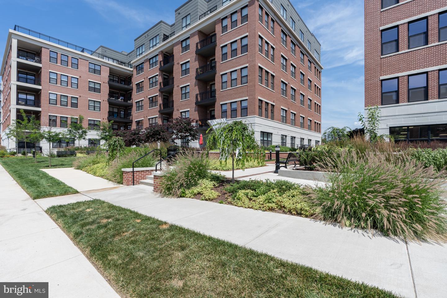 737 SWANN AVE #212, ALEXANDRIA, Virginia 22301, 2 Bedrooms Bedrooms, ,2 BathroomsBathrooms,Residential,For sale,737 SWANN AVE #212,VAAX2047800 MLS # VAAX2047800
