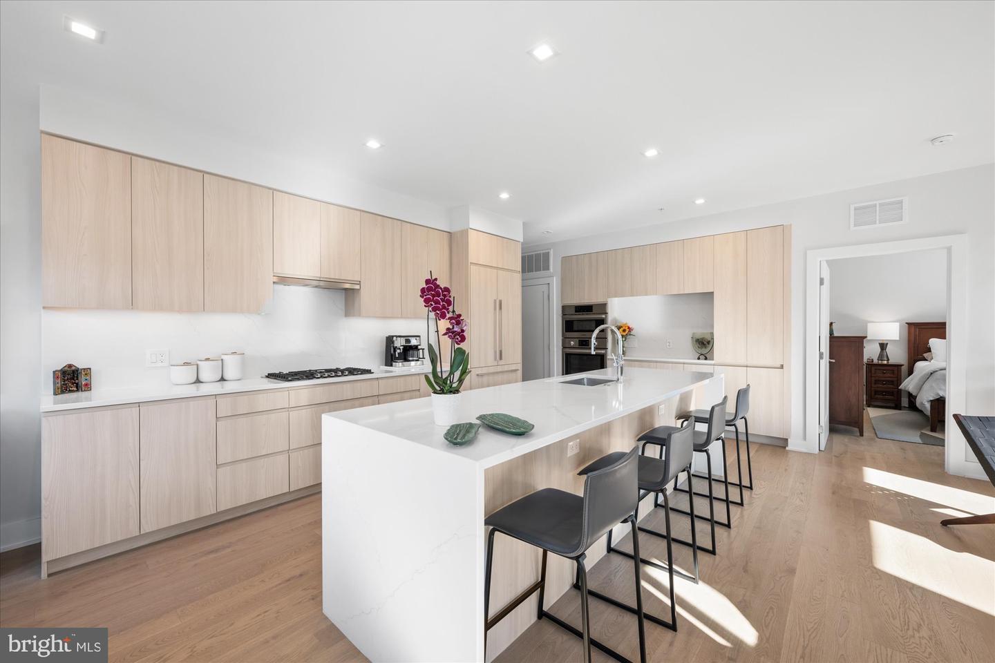 737 SWANN AVE #212, ALEXANDRIA, Virginia 22301, 2 Bedrooms Bedrooms, ,2 BathroomsBathrooms,Residential,For sale,737 SWANN AVE #212,VAAX2047800 MLS # VAAX2047800