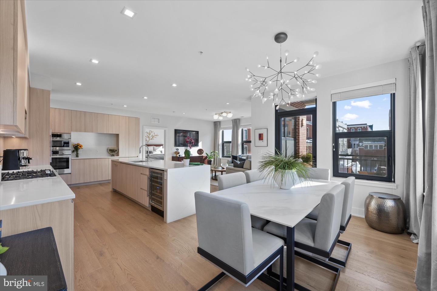 737 SWANN AVE #212, ALEXANDRIA, Virginia 22301, 2 Bedrooms Bedrooms, ,2 BathroomsBathrooms,Residential,For sale,737 SWANN AVE #212,VAAX2047800 MLS # VAAX2047800