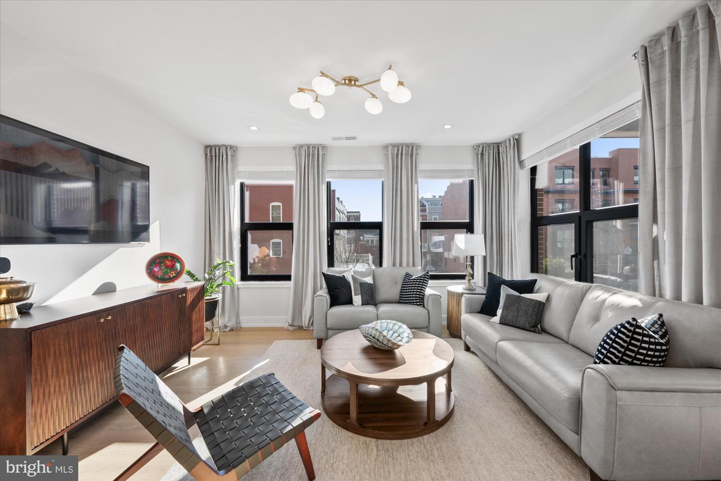 737 SWANN AVE #212, ALEXANDRIA, Virginia 22301, 2 Bedrooms Bedrooms, ,2 BathroomsBathrooms,Residential,For sale,737 SWANN AVE #212,VAAX2047800 MLS # VAAX2047800