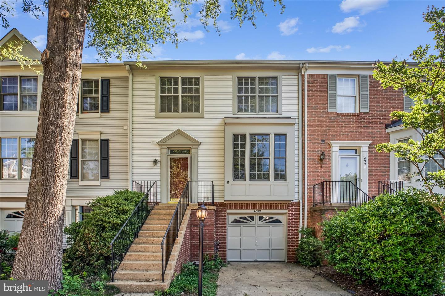 6319 FRANCONIA COMMONS DR, ALEXANDRIA, Virginia 22310, 3 Bedrooms Bedrooms, ,2 BathroomsBathrooms,Residential,For sale,6319 FRANCONIA COMMONS DR,VAFX2239380 MLS # VAFX2239380
