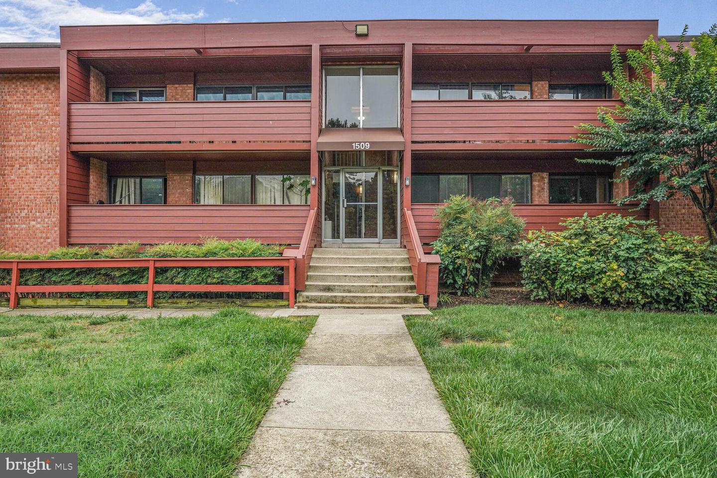 1509 S GEORGE MASON DR #1, ARLINGTON, Virginia 22204, 1 Bedroom Bedrooms, ,1 BathroomBathrooms,Residential,For sale,1509 S GEORGE MASON DR #1,VAAR2061314 MLS # VAAR2061314