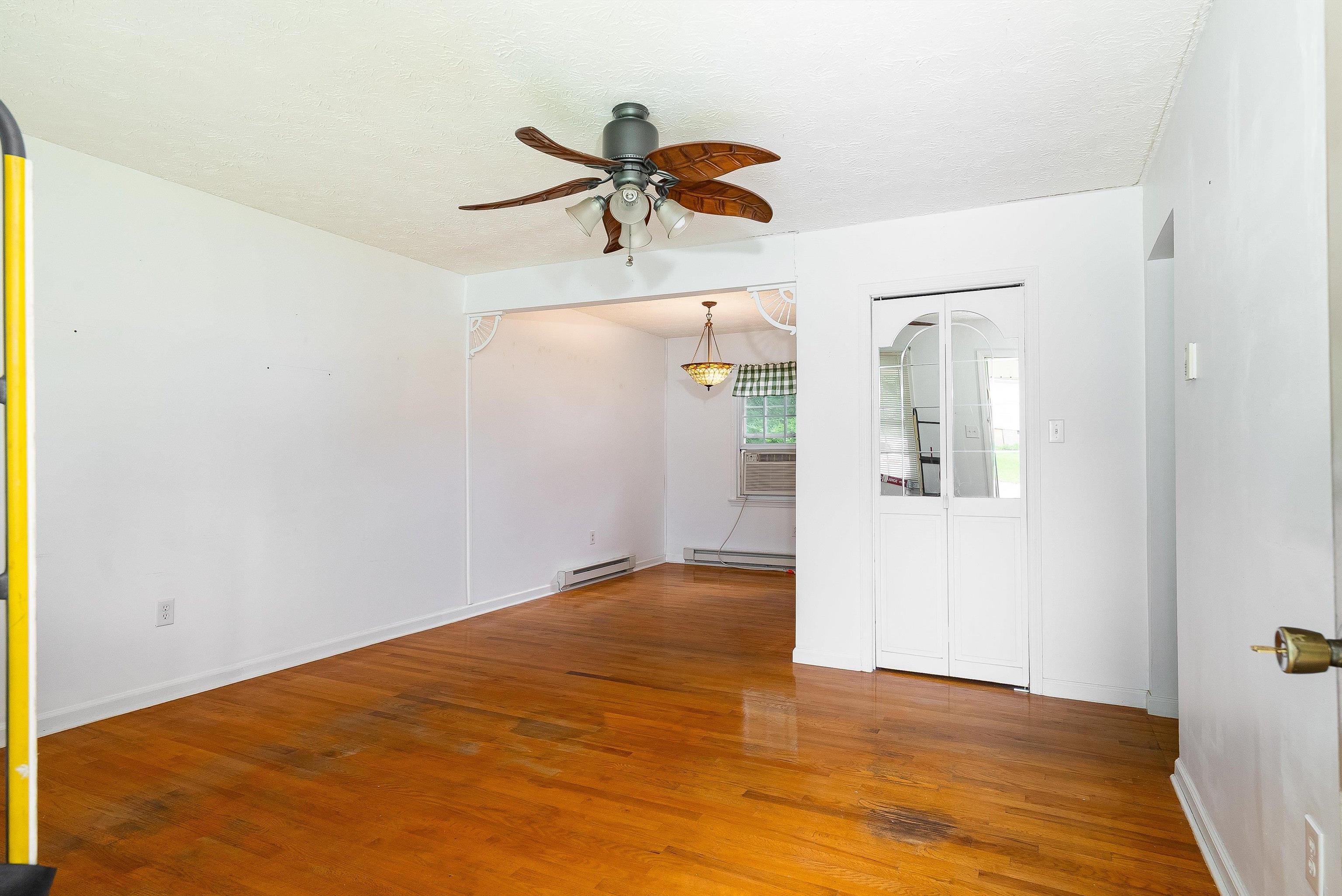 910 CAROL AVE, SHENANDOAH, Virginia 22849, 3 Bedrooms Bedrooms, ,1 BathroomBathrooms,Residential,910 CAROL AVE,667074 MLS # 667074