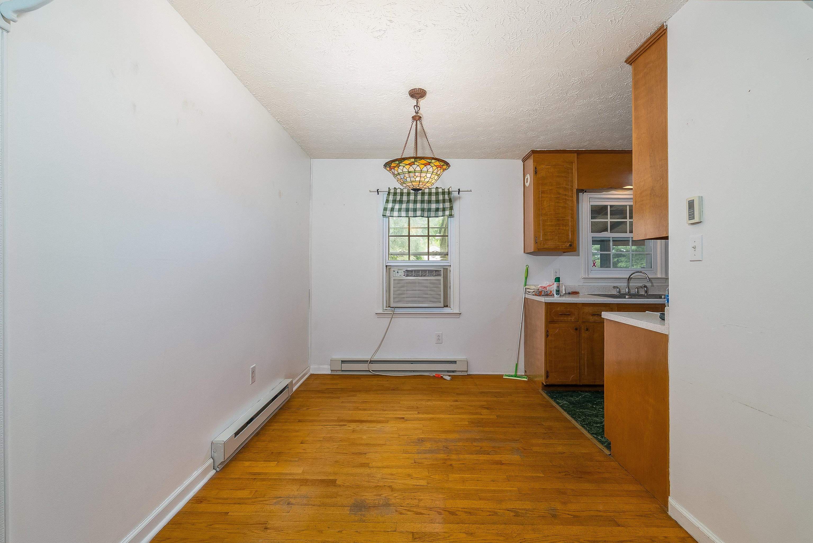 910 CAROL AVE, SHENANDOAH, Virginia 22849, 3 Bedrooms Bedrooms, ,1 BathroomBathrooms,Residential,910 CAROL AVE,667074 MLS # 667074