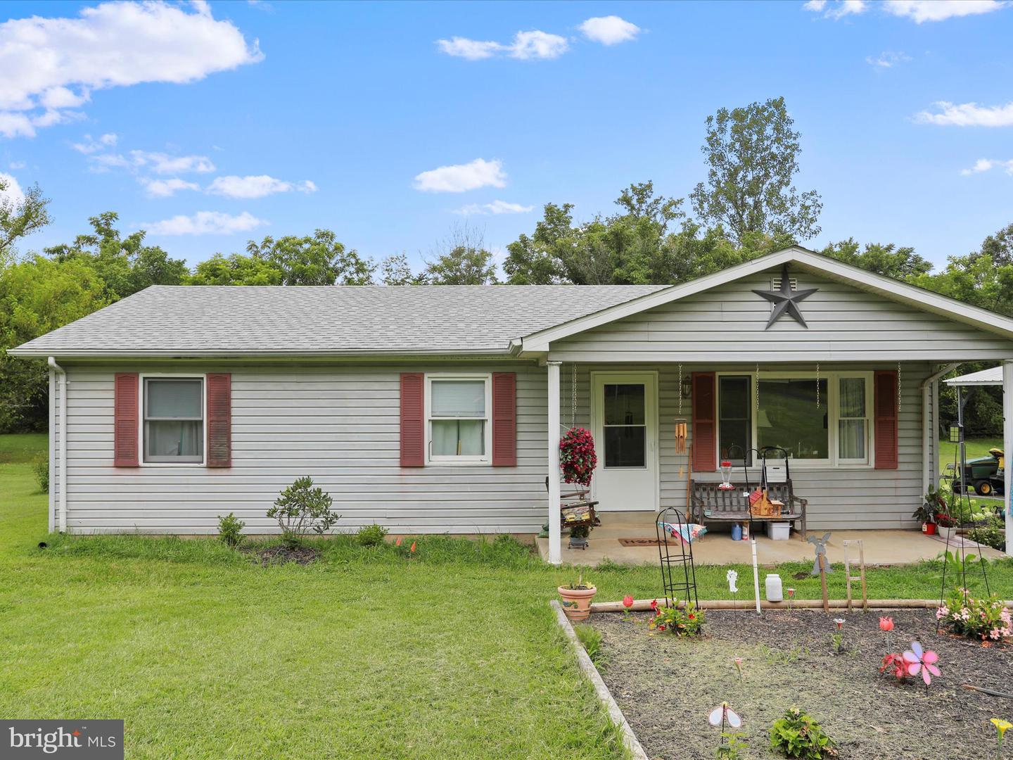 262 THOMPSON HOLLOW RD, BENTONVILLE, Virginia 22610, 3 Bedrooms Bedrooms, ,2 BathroomsBathrooms,Residential,For sale,262 THOMPSON HOLLOW RD,VAWR2011722 MLS # VAWR2011722
