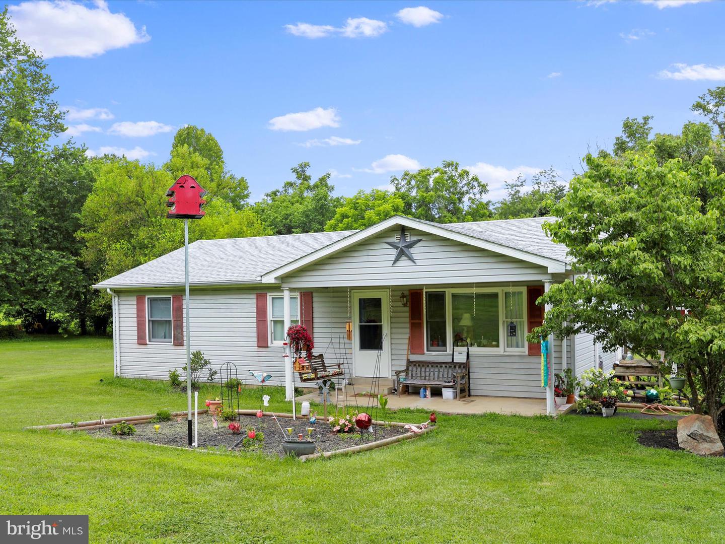 262 THOMPSON HOLLOW RD, BENTONVILLE, Virginia 22610, 3 Bedrooms Bedrooms, ,2 BathroomsBathrooms,Residential,For sale,262 THOMPSON HOLLOW RD,VAWR2011722 MLS # VAWR2011722