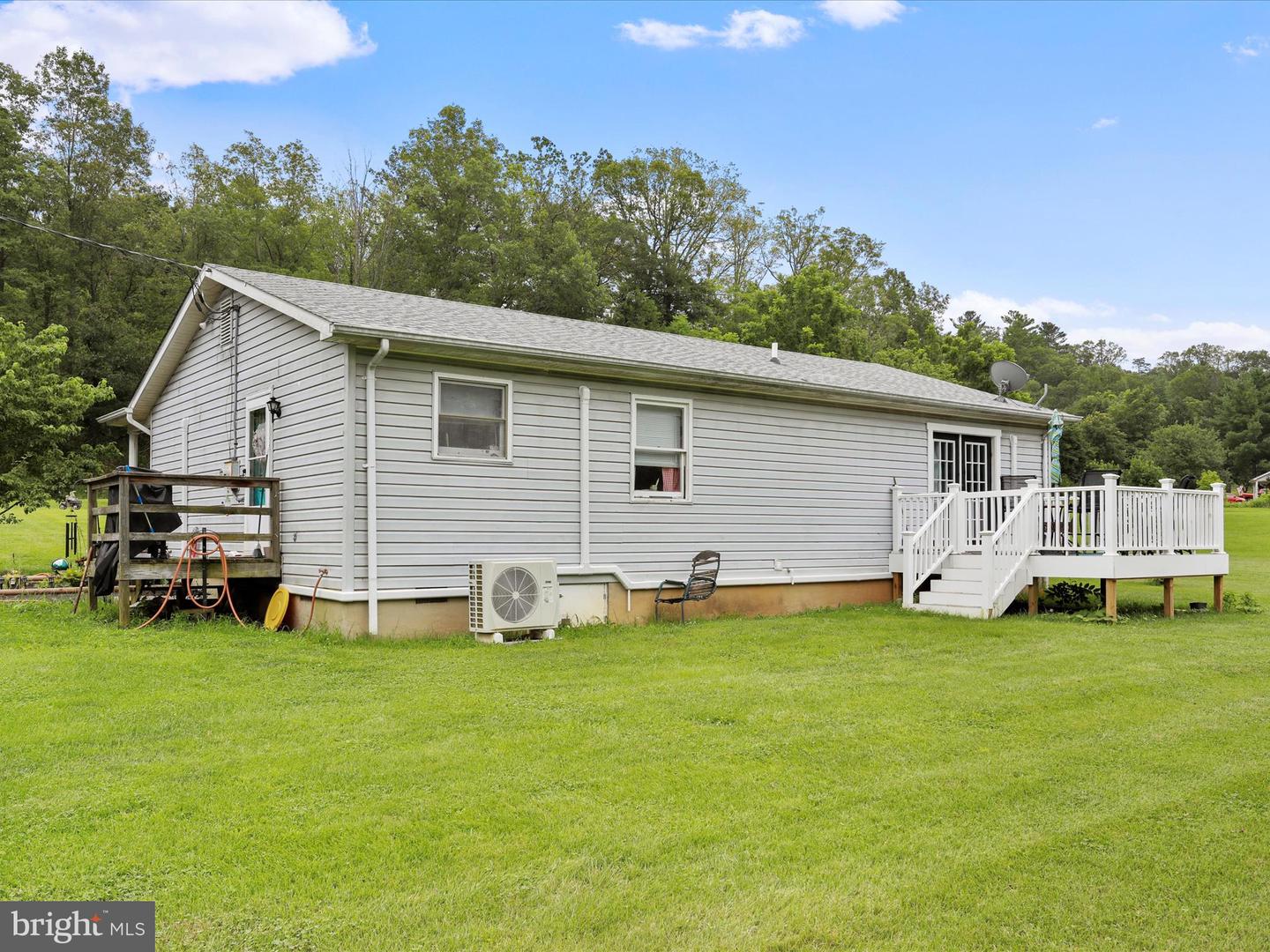 262 THOMPSON HOLLOW RD, BENTONVILLE, Virginia 22610, 3 Bedrooms Bedrooms, ,2 BathroomsBathrooms,Residential,For sale,262 THOMPSON HOLLOW RD,VAWR2011722 MLS # VAWR2011722
