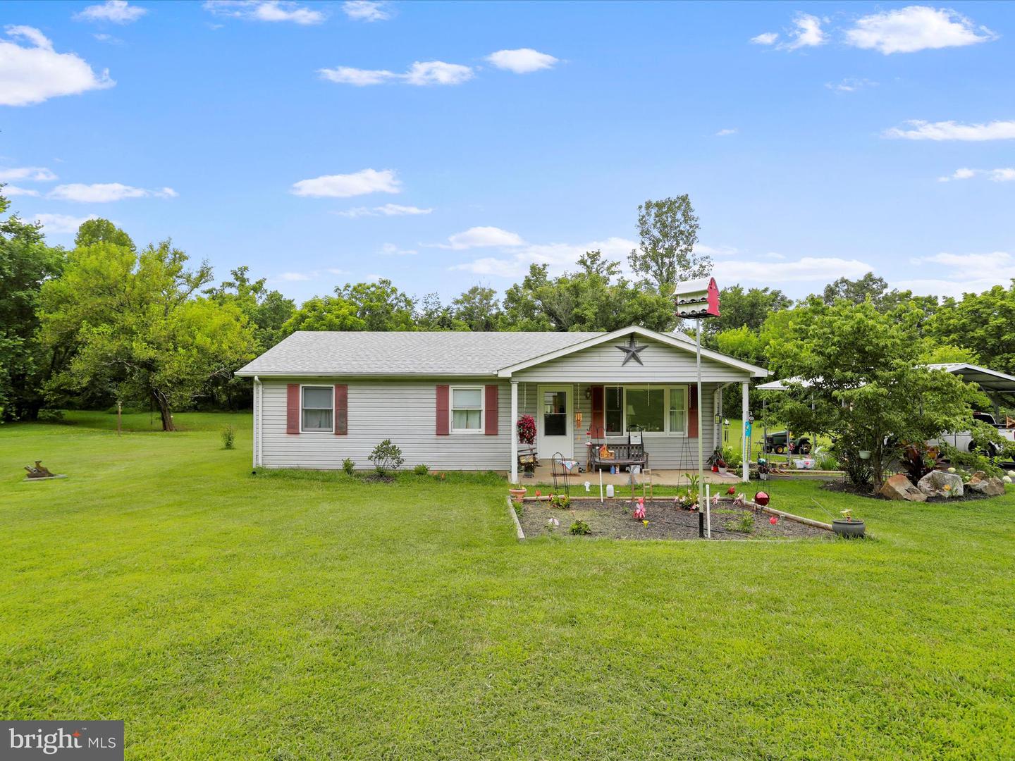 262 THOMPSON HOLLOW RD, BENTONVILLE, Virginia 22610, 3 Bedrooms Bedrooms, ,2 BathroomsBathrooms,Residential,For sale,262 THOMPSON HOLLOW RD,VAWR2011722 MLS # VAWR2011722