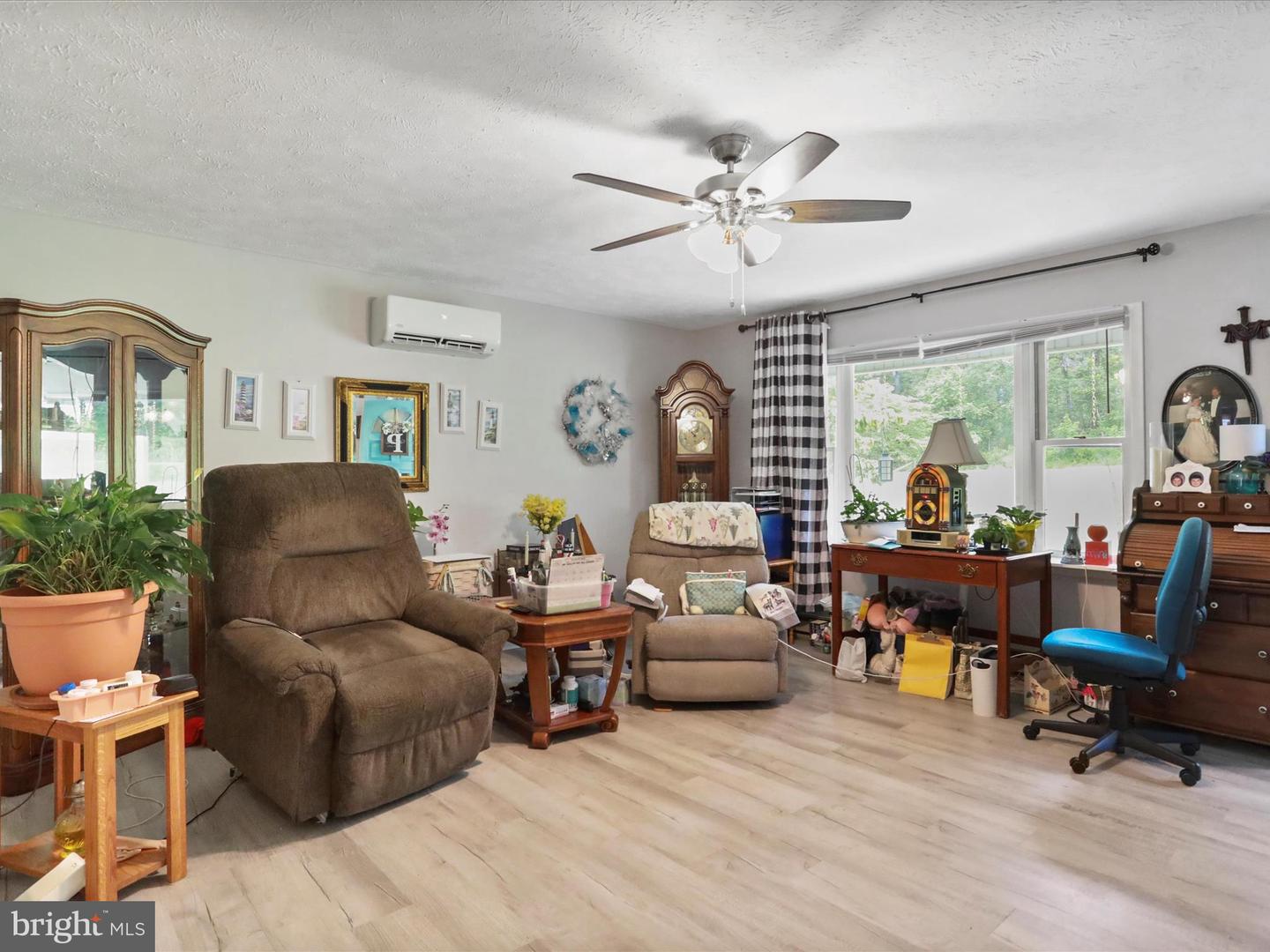 262 THOMPSON HOLLOW RD, BENTONVILLE, Virginia 22610, 3 Bedrooms Bedrooms, ,2 BathroomsBathrooms,Residential,For sale,262 THOMPSON HOLLOW RD,VAWR2011722 MLS # VAWR2011722