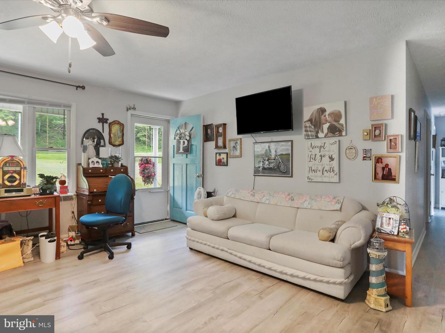 262 THOMPSON HOLLOW RD, BENTONVILLE, Virginia 22610, 3 Bedrooms Bedrooms, ,2 BathroomsBathrooms,Residential,For sale,262 THOMPSON HOLLOW RD,VAWR2011722 MLS # VAWR2011722
