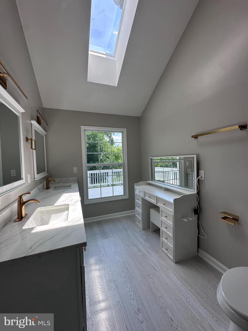 43997 NEEDMORE CT, ASHBURN, Virginia 20147, 6 Bedrooms Bedrooms, ,3 BathroomsBathrooms,Residential,For sale,43997 NEEDMORE CT,VALO2095628 MLS # VALO2095628