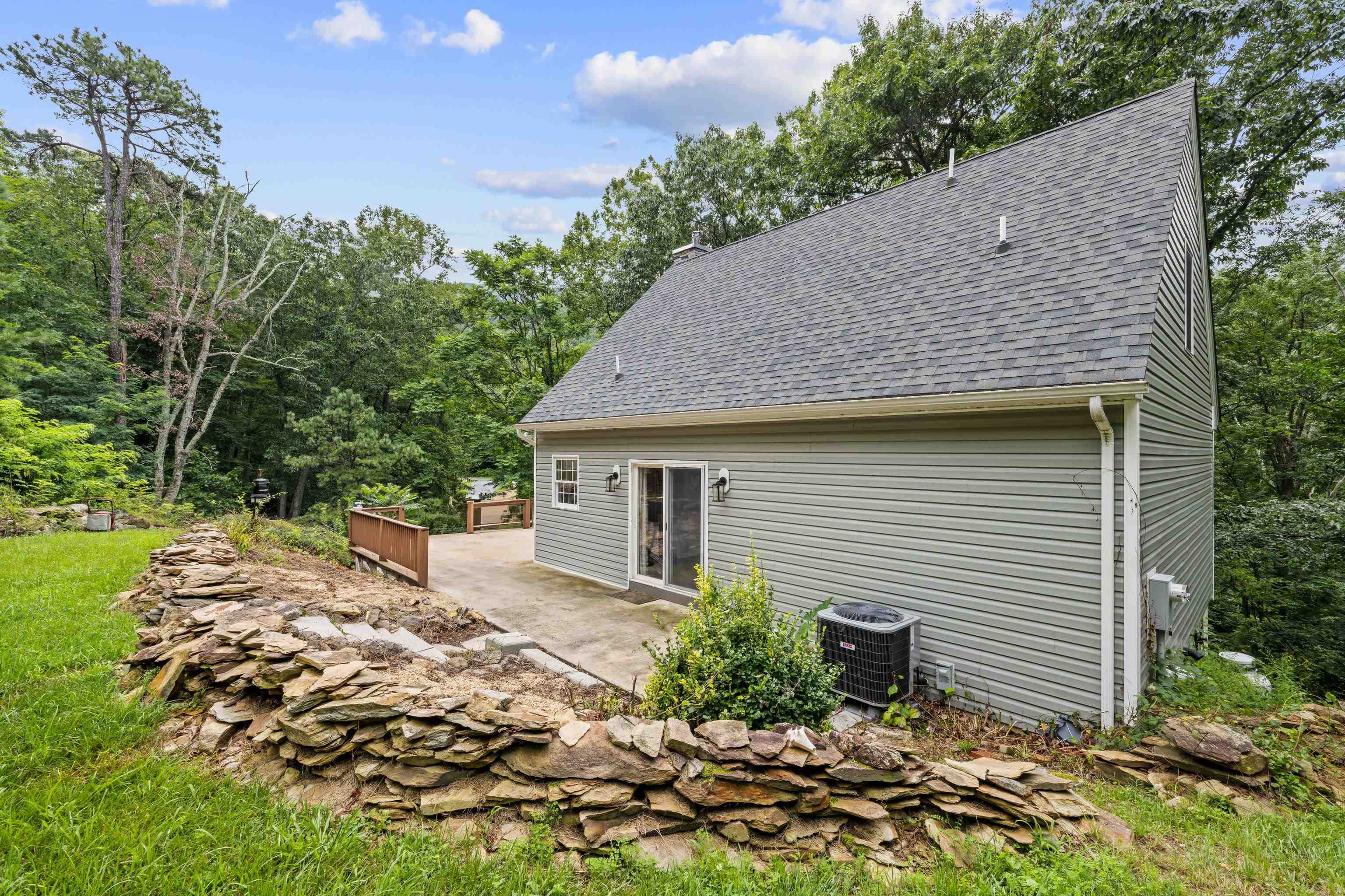 40 N BEAR DEN RD, WAYNESBORO, Virginia 22980, 4 Bedrooms Bedrooms, ,2 BathroomsBathrooms,Residential,40 N BEAR DEN RD,667085 MLS # 667085