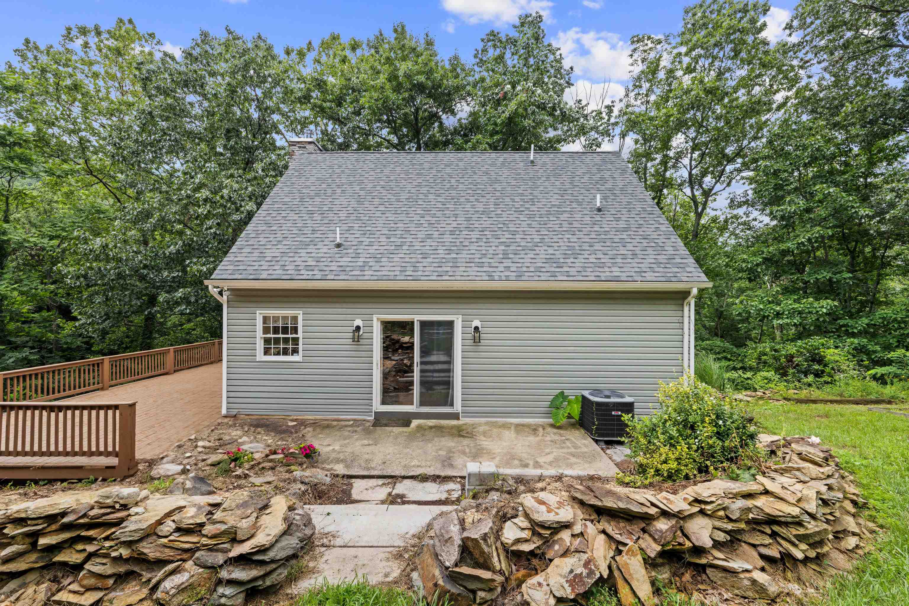 40 N BEAR DEN RD, WAYNESBORO, Virginia 22980, 4 Bedrooms Bedrooms, ,2 BathroomsBathrooms,Residential,40 N BEAR DEN RD,667085 MLS # 667085
