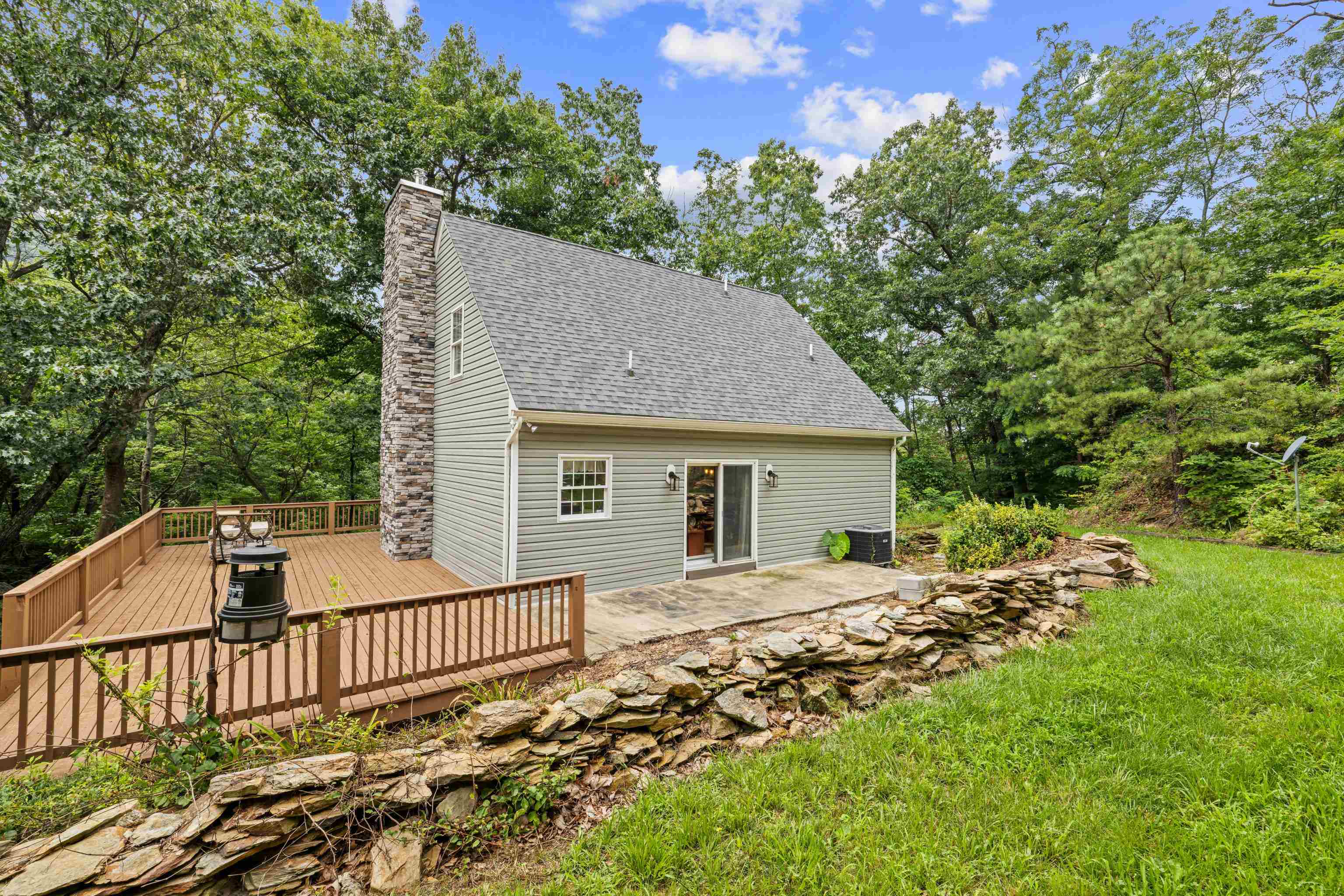 40 N BEAR DEN RD, WAYNESBORO, Virginia 22980, 4 Bedrooms Bedrooms, ,2 BathroomsBathrooms,Residential,40 N BEAR DEN RD,667085 MLS # 667085