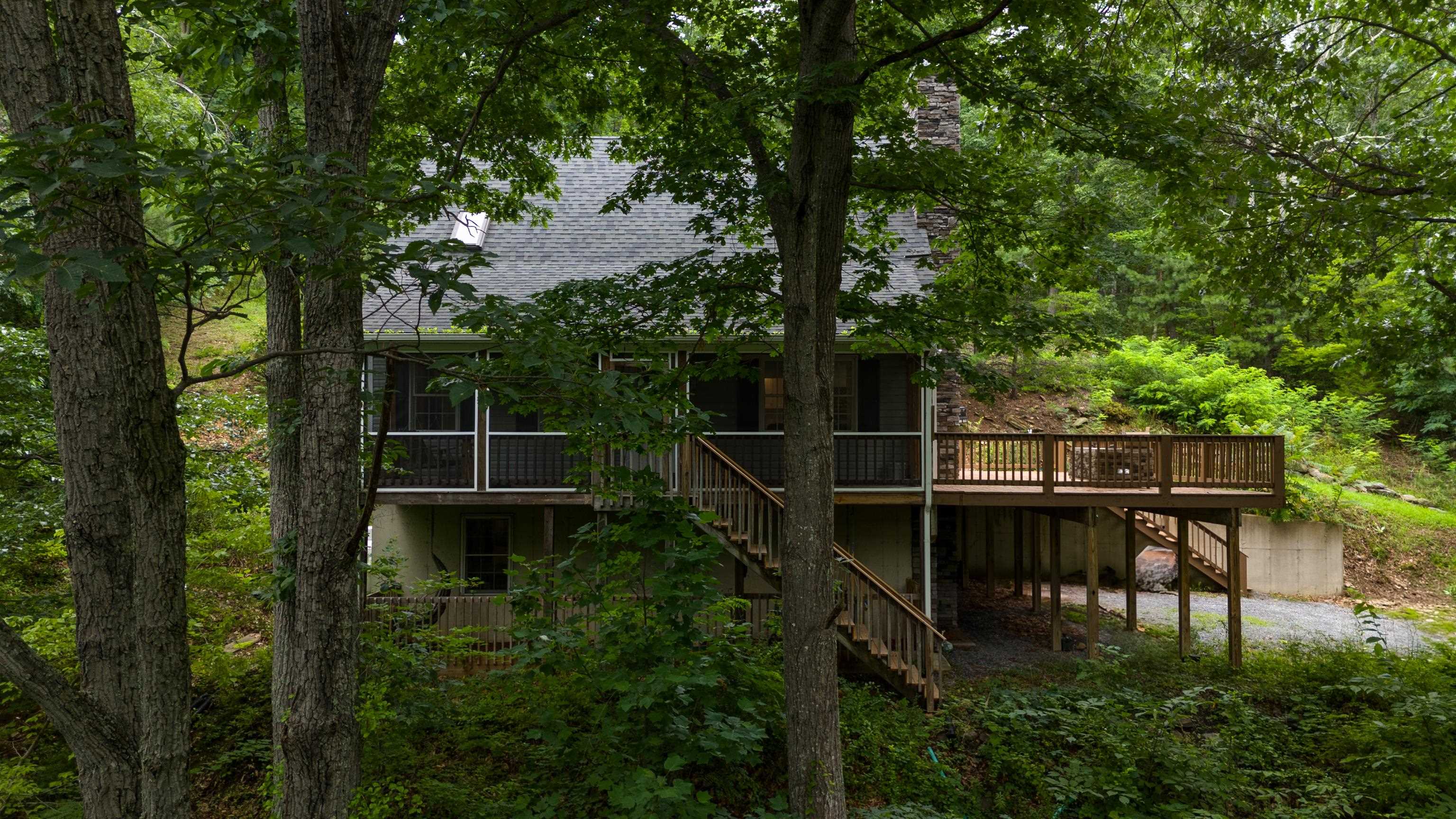 40 N BEAR DEN RD, WAYNESBORO, Virginia 22980, 4 Bedrooms Bedrooms, ,2 BathroomsBathrooms,Residential,40 N BEAR DEN RD,667085 MLS # 667085