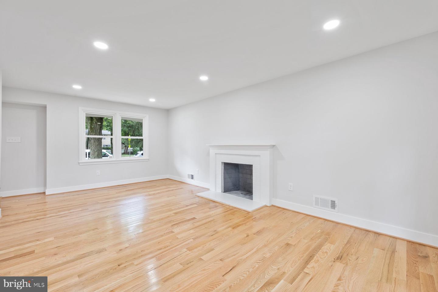 6712 HUNTSMAN BLVD, SPRINGFIELD, Virginia 22152, 4 Bedrooms Bedrooms, ,3 BathroomsBathrooms,Residential,For sale,6712 HUNTSMAN BLVD,VAFX2247694 MLS # VAFX2247694