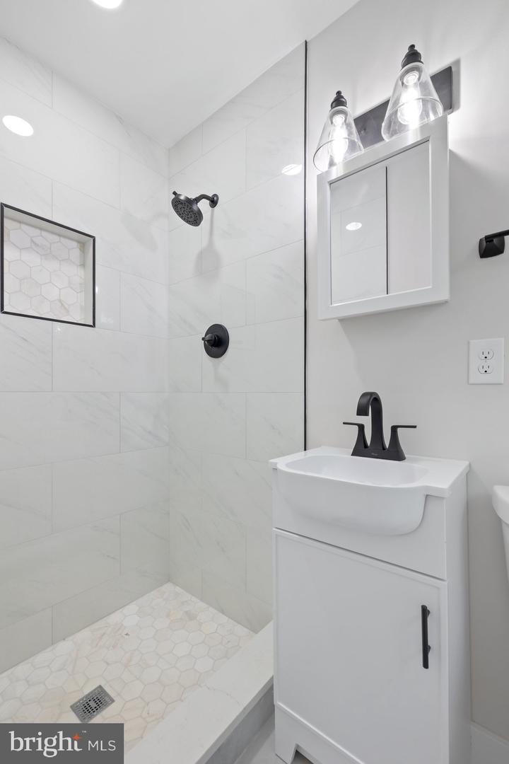 6712 HUNTSMAN BLVD, SPRINGFIELD, Virginia 22152, 4 Bedrooms Bedrooms, ,3 BathroomsBathrooms,Residential,For sale,6712 HUNTSMAN BLVD,VAFX2247694 MLS # VAFX2247694