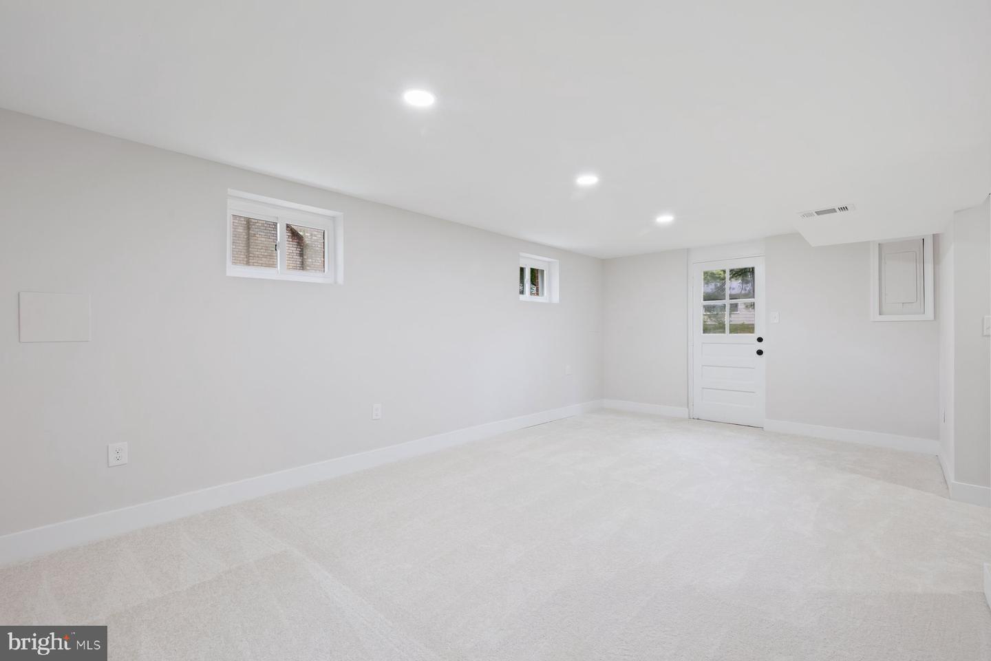 6712 HUNTSMAN BLVD, SPRINGFIELD, Virginia 22152, 4 Bedrooms Bedrooms, ,3 BathroomsBathrooms,Residential,For sale,6712 HUNTSMAN BLVD,VAFX2247694 MLS # VAFX2247694