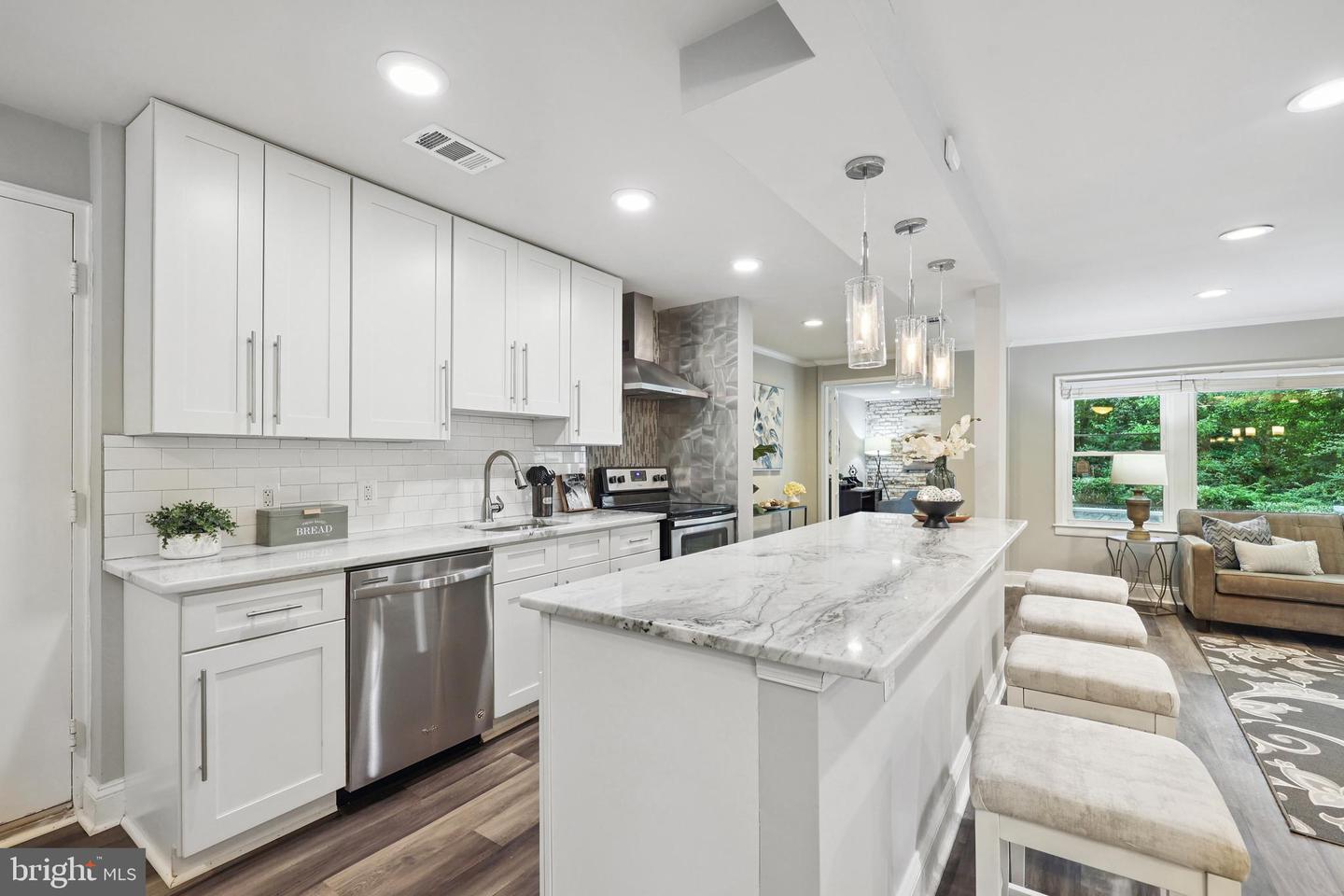 7400 BRADDOCK RD, ANNANDALE, Virginia 22003, 3 Bedrooms Bedrooms, ,3 BathroomsBathrooms,Residential,For sale,7400 BRADDOCK RD,VAFX2250446 MLS # VAFX2250446