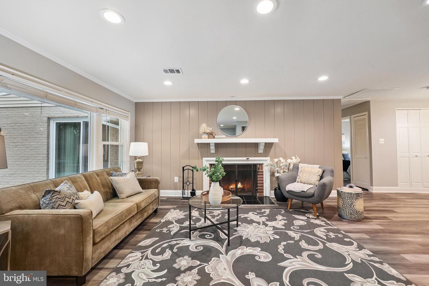 7400 BRADDOCK RD, ANNANDALE, Virginia 22003, 3 Bedrooms Bedrooms, ,3 BathroomsBathrooms,Residential,For sale,7400 BRADDOCK RD,VAFX2250446 MLS # VAFX2250446