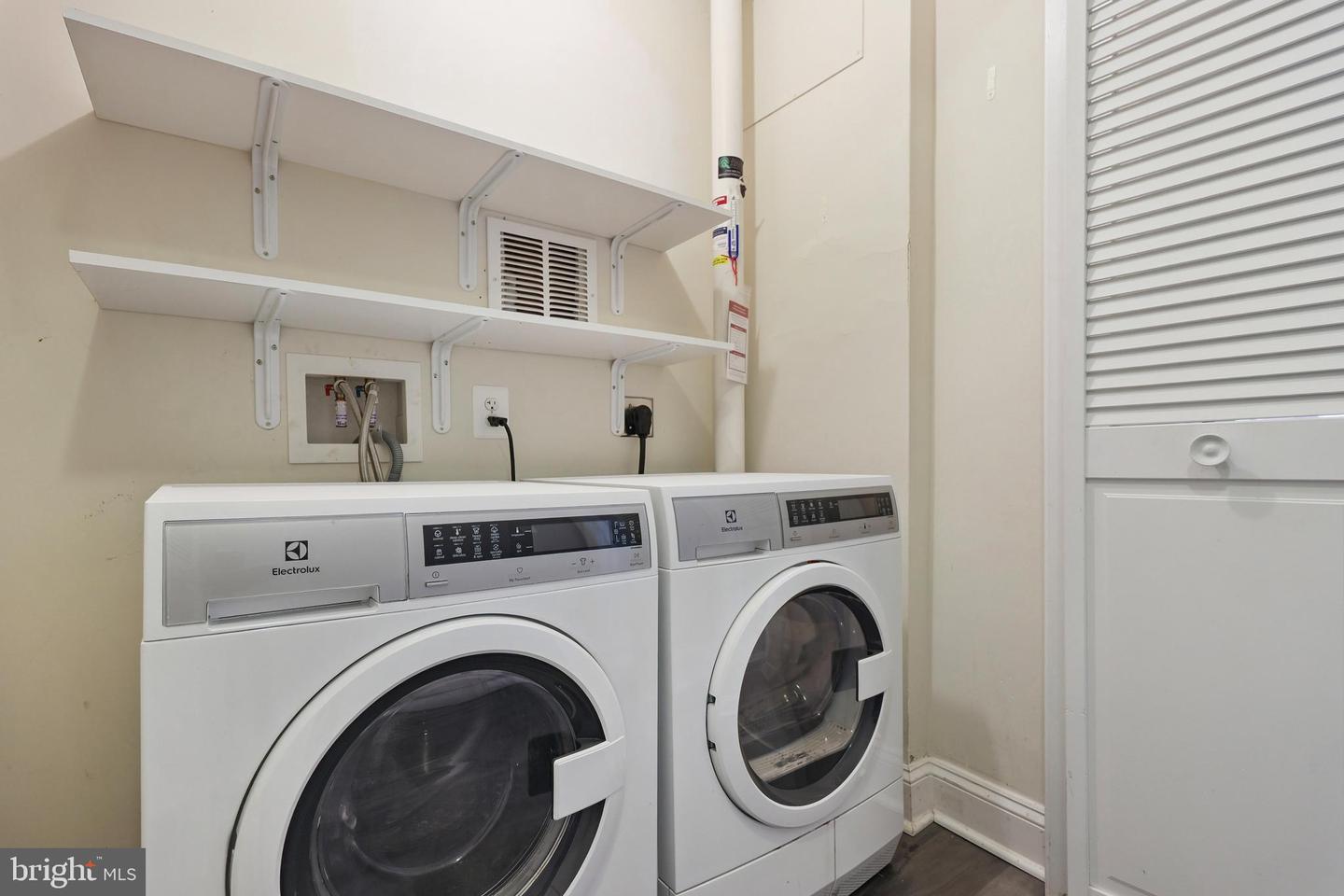 7400 BRADDOCK RD, ANNANDALE, Virginia 22003, 3 Bedrooms Bedrooms, ,3 BathroomsBathrooms,Residential,For sale,7400 BRADDOCK RD,VAFX2250446 MLS # VAFX2250446