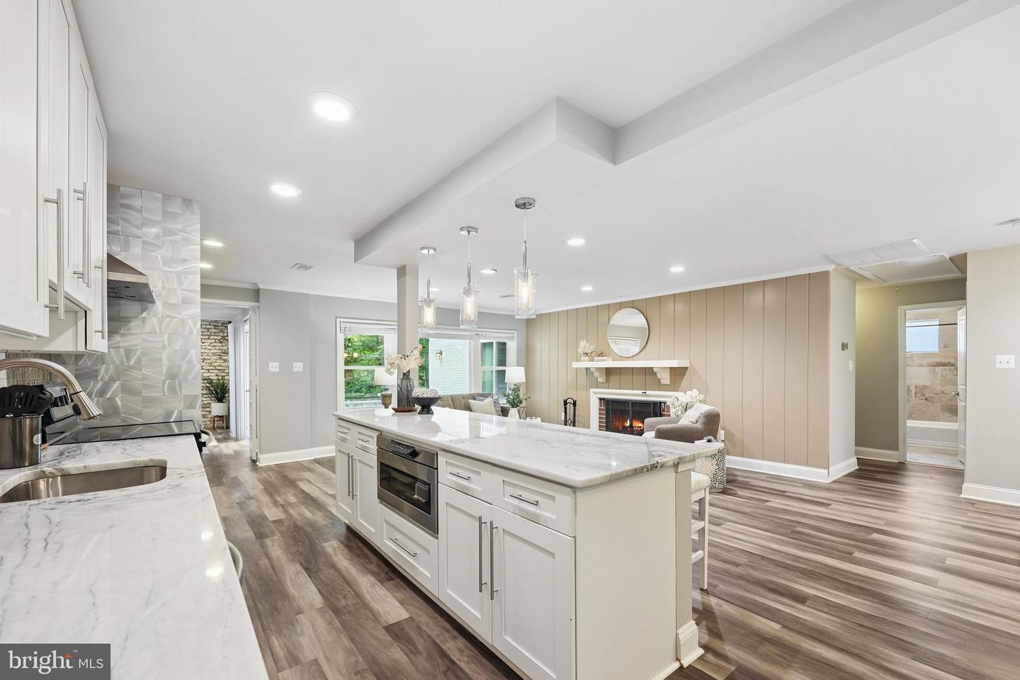 7400 BRADDOCK RD, ANNANDALE, Virginia 22003, 3 Bedrooms Bedrooms, ,3 BathroomsBathrooms,Residential,For sale,7400 BRADDOCK RD,VAFX2250446 MLS # VAFX2250446