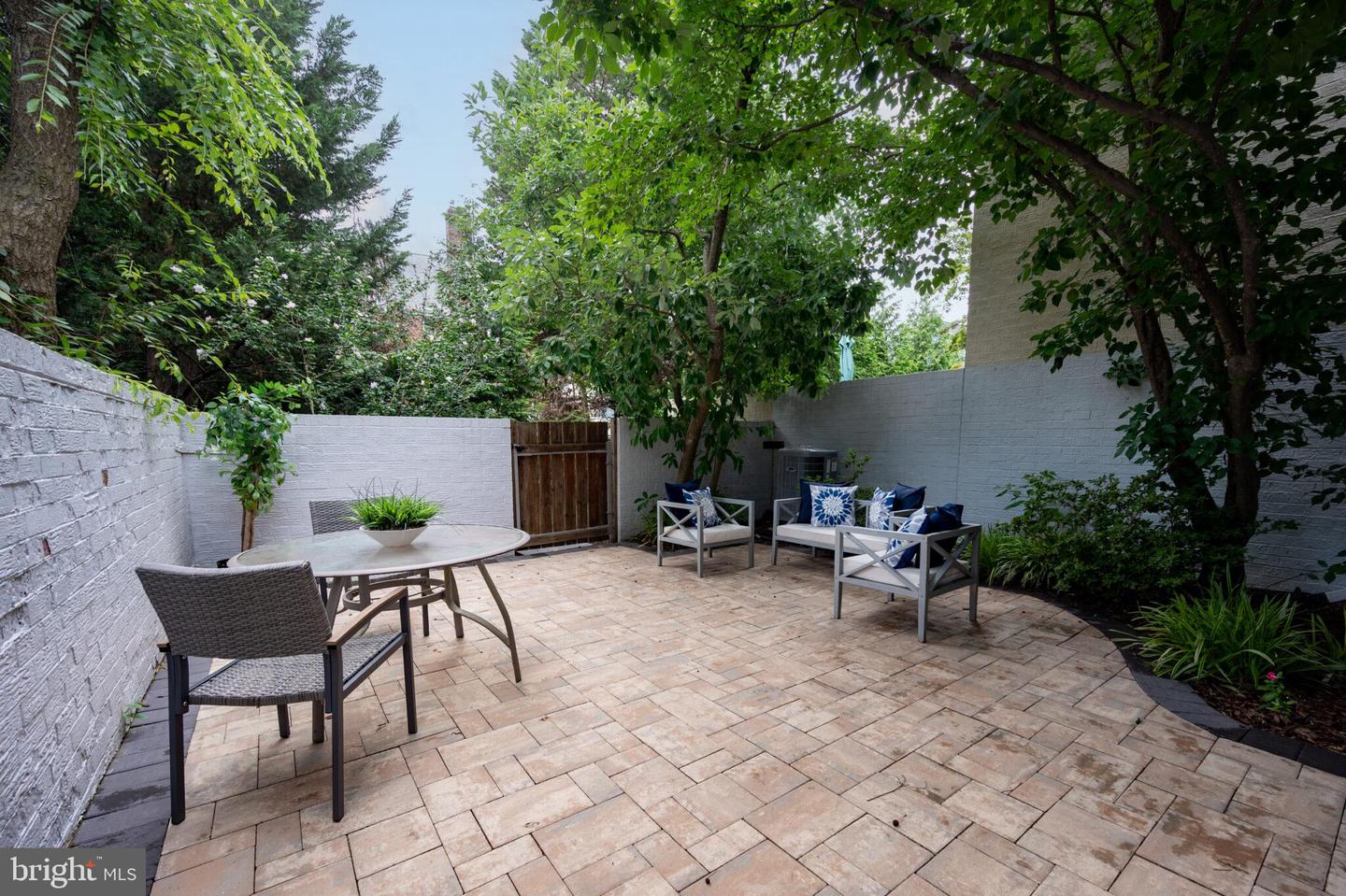 2042 N ABINGDON ST, ARLINGTON, Virginia 22207, 3 Bedrooms Bedrooms, ,3 BathroomsBathrooms,Residential,For sale,2042 N ABINGDON ST,VAAR2060912 MLS # VAAR2060912