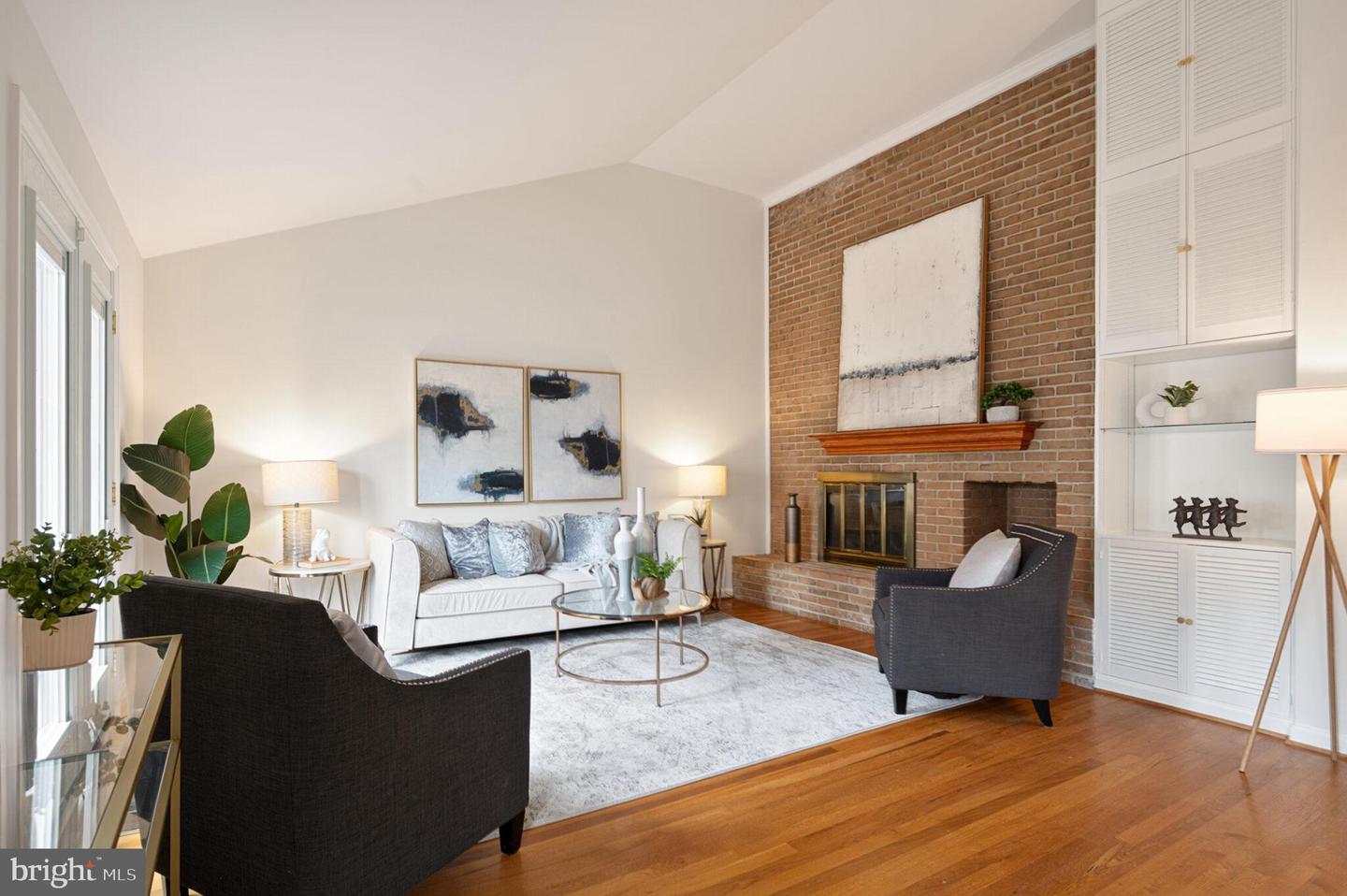 2042 N ABINGDON ST, ARLINGTON, Virginia 22207, 3 Bedrooms Bedrooms, ,3 BathroomsBathrooms,Residential,For sale,2042 N ABINGDON ST,VAAR2060912 MLS # VAAR2060912