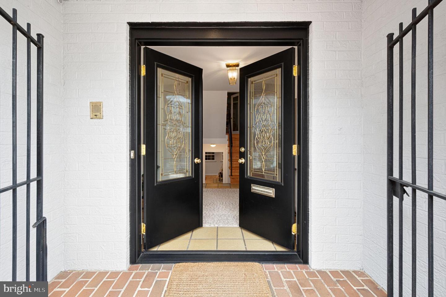 2042 N ABINGDON ST, ARLINGTON, Virginia 22207, 3 Bedrooms Bedrooms, ,3 BathroomsBathrooms,Residential,For sale,2042 N ABINGDON ST,VAAR2060912 MLS # VAAR2060912