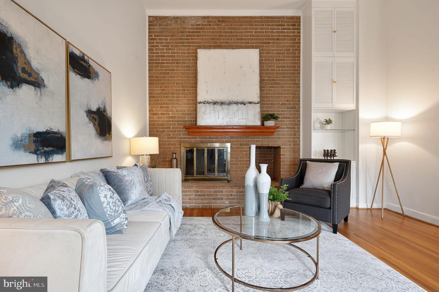 2042 N ABINGDON ST, ARLINGTON, Virginia 22207, 3 Bedrooms Bedrooms, ,3 BathroomsBathrooms,Residential,For sale,2042 N ABINGDON ST,VAAR2060912 MLS # VAAR2060912