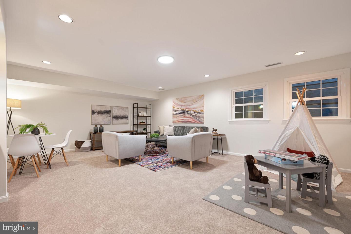 2042 N ABINGDON ST, ARLINGTON, Virginia 22207, 3 Bedrooms Bedrooms, ,3 BathroomsBathrooms,Residential,For sale,2042 N ABINGDON ST,VAAR2060912 MLS # VAAR2060912